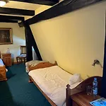 Gosciniec Zamkowy 3*
