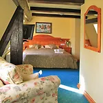 Gosciniec Zamkowy Inn Darlowo