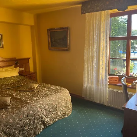 Gosciniec Zamkowy 3*