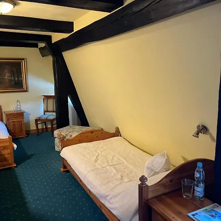 Gosciniec Zamkowy 3*