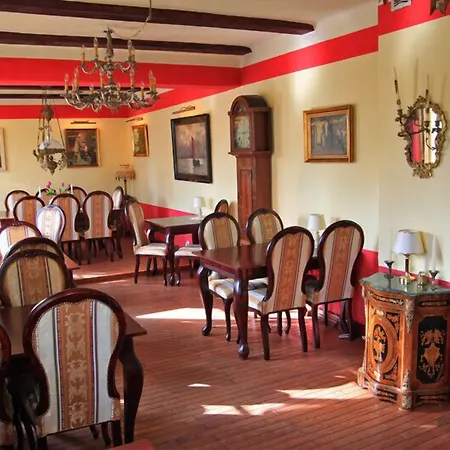 Gosciniec Zamkowy 3*