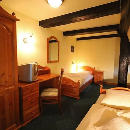 Gosciniec Zamkowy 3*