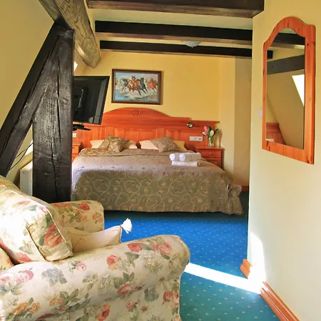 Gosciniec Zamkowy Πανδοχείο Darłowo