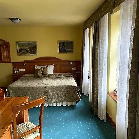 Gosciniec Zamkowy 3*