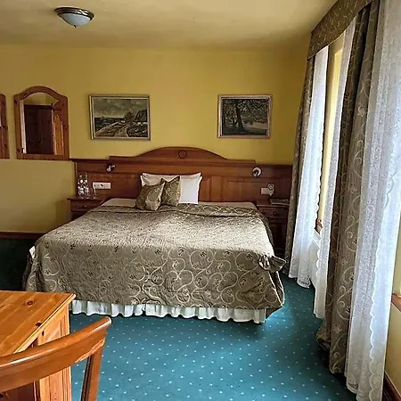 Gosciniec Zamkowy 3*