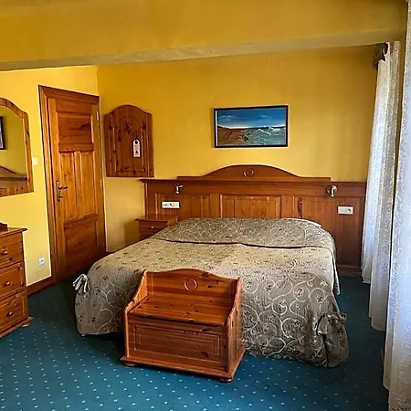 Gosciniec Zamkowy 3*