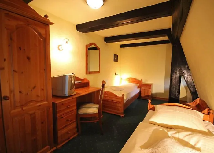 Gosciniec Zamkowy 3*